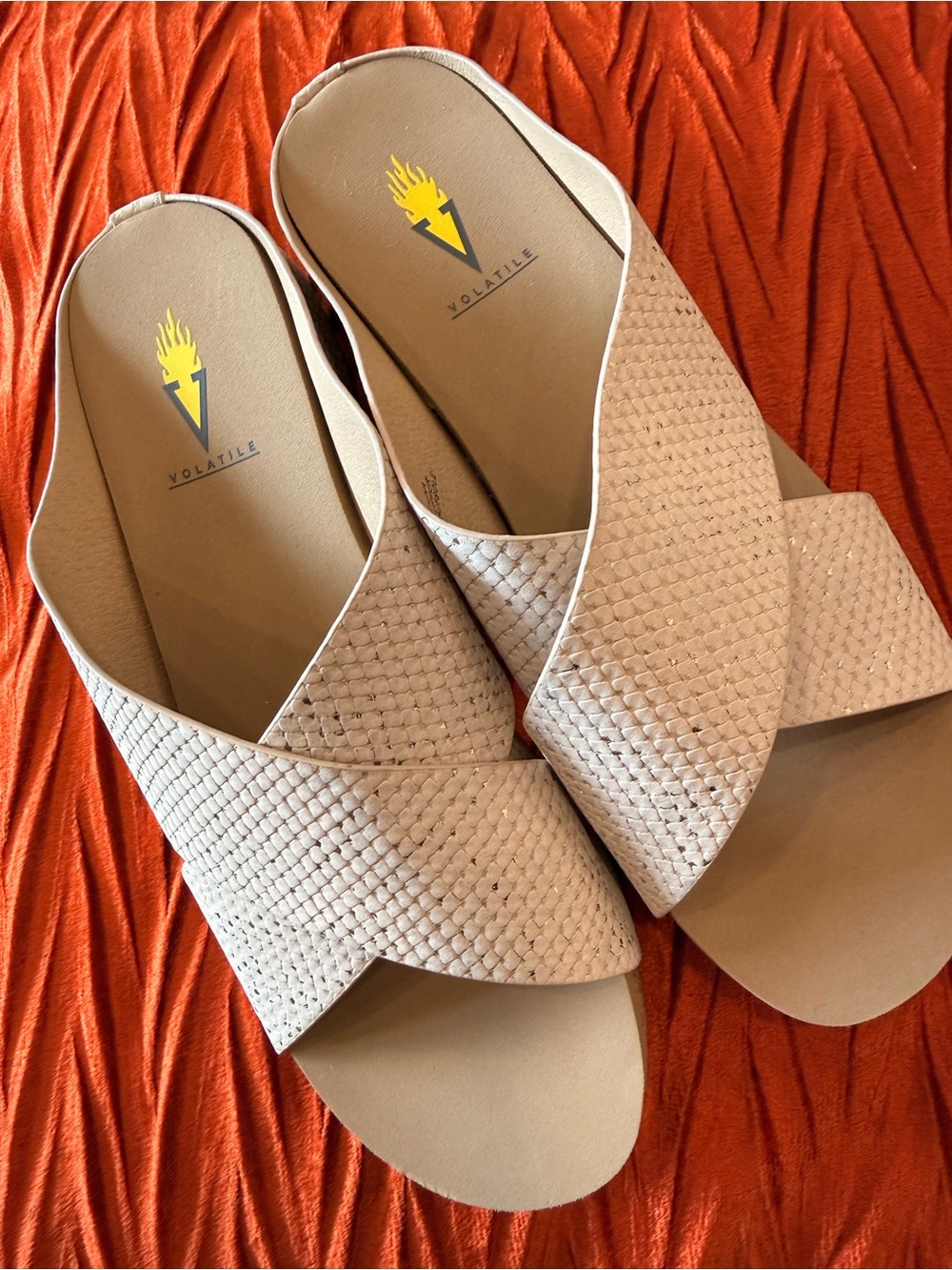 Volatile Womens Light Beige Crisscross Slide Sandals
